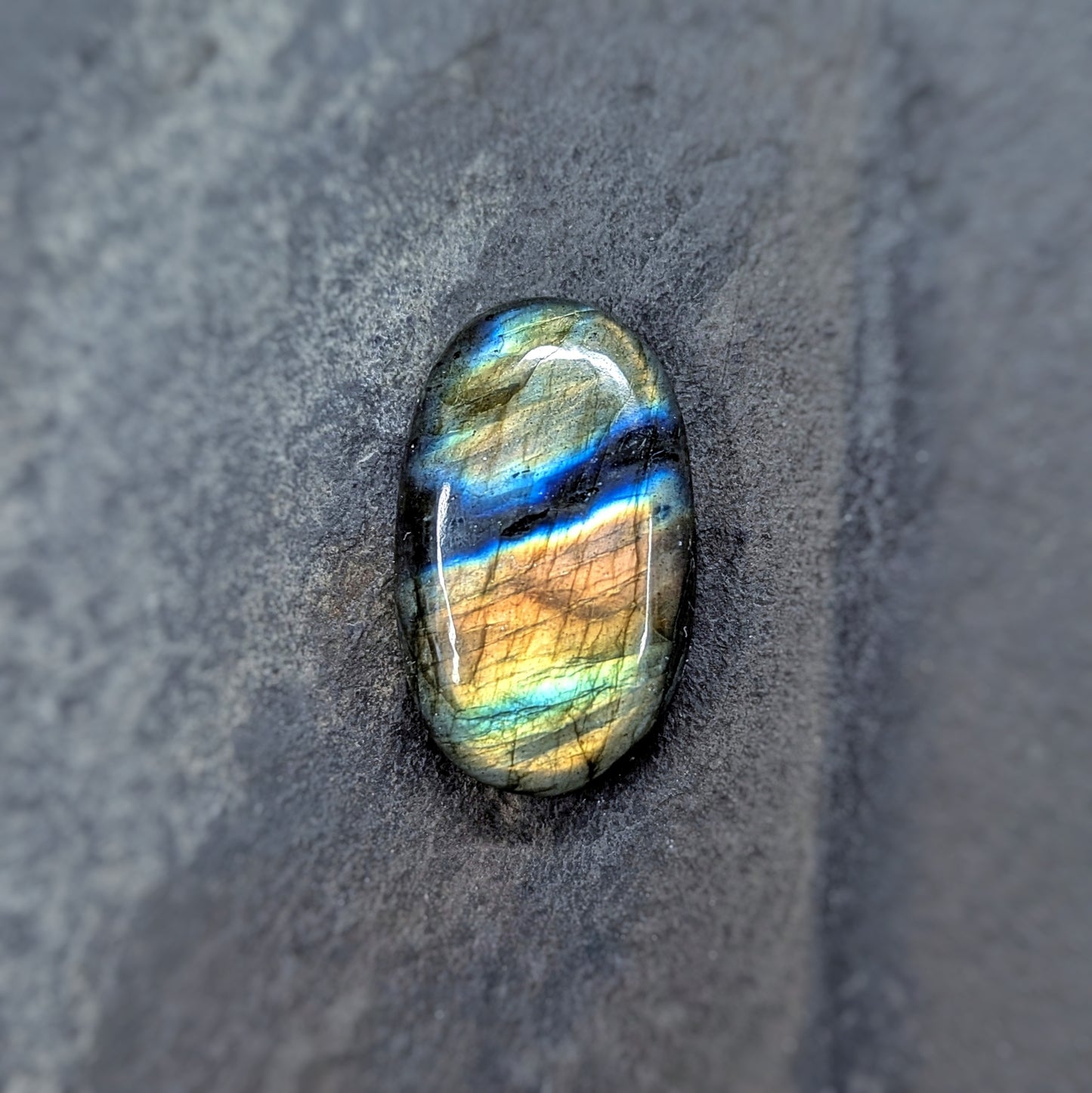 Flashy Labradorite Cabachon 54 Carats