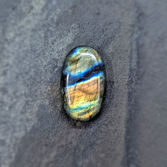 Flashy Labradorite Cabachon 54 Carats