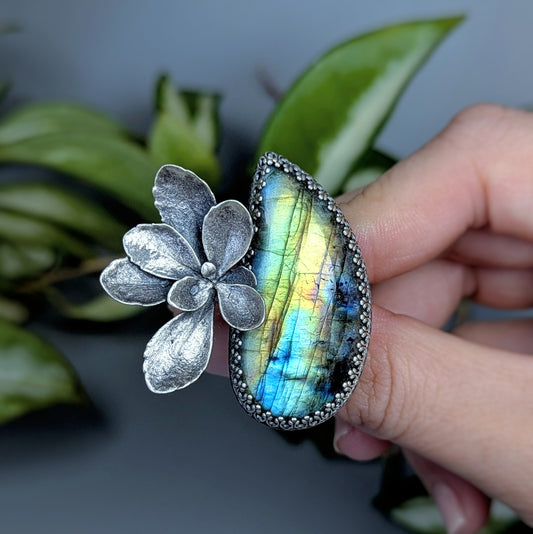 Gemmaflora Maxima: Rainbow Labradorite Sterling Silver Succulent Artisan Ring