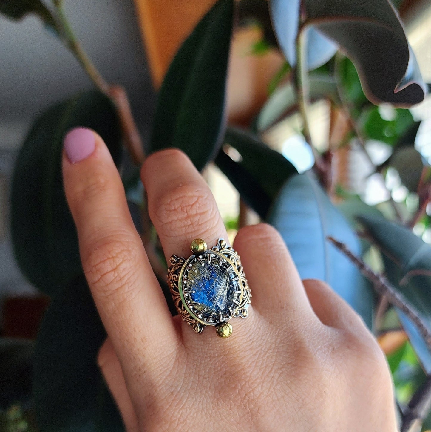 Glowing labradorite doublet and filigree ring