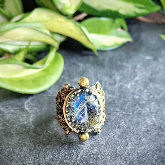 Glowing labradorite doublet and filigree ring